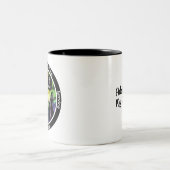 カスタムLGBTQウィッチリ回復マイルストーンギフト ツートーンマグカップ (中央)