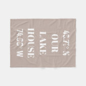 カスタムOURレイクハウスコーディネート フリースブランケット (正面(横))