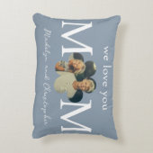 カスタムPhoto We Love You Mom on Dusty Blue アクセントクッション (裏面(縦))