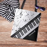 カスタムPiano Music Notesスクリプト名白黒 トートバッグ<br><div class="desc">モダンスタイリッシュパーソナライズされた白い背景を置き換える色の選択でピアノのキーボードと音楽ノートを搭載した音楽トートバッグ。名前、モノグラム、および/または他の文字でパーソナライズフォントスタイル、色とサイズの選択。サンプルは白黒で表示される。デザインは両側で複製される。アシスタンス：救済デザインの変更やカスタマイズ、色の変更、サイズ変更、別の製品へのデザインの転送もし、またはアイテムの調整を希望する場合は、デザイザのZazzleチャットまたは電子メールでmakeitaboutyoustore@gmail.comを注文する前に。</div>