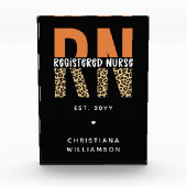 カスタムRN登録ナースレオパードタイポグラフィ フォトブロック (正面)