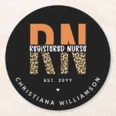 カスタムRN登録ナースレオパードタイポグラフィ ラウンドペーパーコースター (正面)