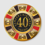 カスタムSheetal Vegas Casino Chip 40th Birthdayの マグネット<br><div class="desc">非常に赤クールい、金ゴールドと黒ラスベガス誕生日カジノチップは磁石を保持する。ITボタカスタマイズンを使用して独自の文字を追加する。</div>