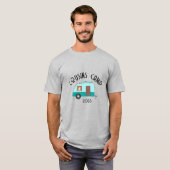 カズンズキャンプを楽しむレトロキャンパー Tシャツ (正面フル)