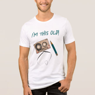 カセットテープと鉛筆の面白いデザイン 私はこの歳 トライブレンドTシャツ