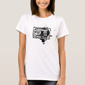 カセットテープの女性 Tシャツ