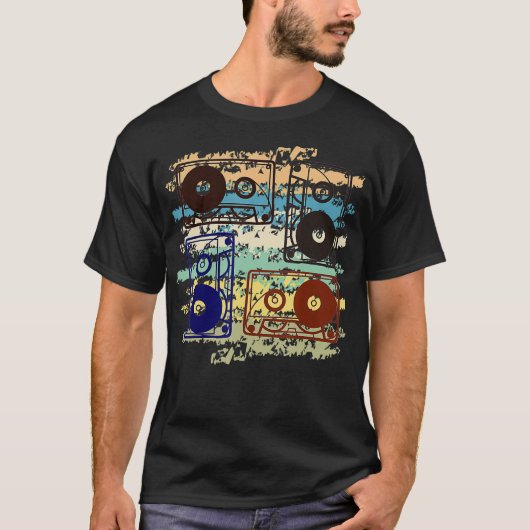 カセットテープレトロヴィンテージのスローバック70s 80s 90s  tシャツ (正面)