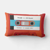 カセットテープレトロ音楽ディスコ赤オレンジのロックイン ランバークッション (裏面)