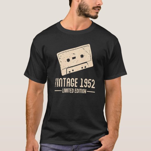 カセットテープ1952ヴィンテージレトロ誕生日 Tシャツ (正面)