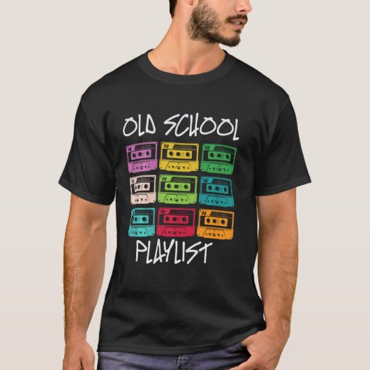 カセットテープ80s旧学校再生リストGraphic Plus Tシャツ (正面)