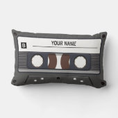 カセットテープ(名前を個人化して下さい) ランバークッション (裏面)