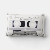 カセットテープ – 白 –  ランバークッション (裏面)