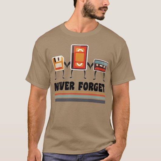 カセット・フロッピーディスクの仲間を決して忘れない Tシャツ (正面)