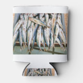 カタクチイワシの多くは木箱に並んで横たわっている 缶クーラー (正面)