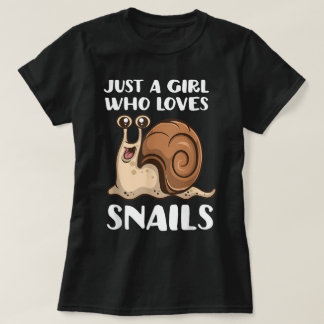 カタツムリが大好きな女の子 Tシャツ