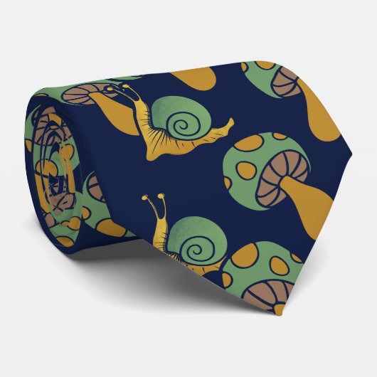 カタツムリとキノコレトロカタツムリのキノコ模様 ネクタイ (ロール)