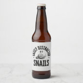 カタツムリに気を取られおもしろいる ビールラベル (正面)