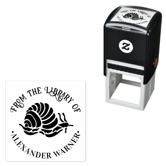 カタツムリのシルエットが海岸の海辺を丸くした図書館の本 セルフインキングスタンプ (インサイチュ)