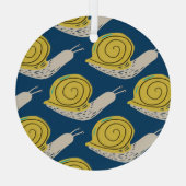 カタツムリのシルエット:黄色、ピンクのパターン。 ガラスオーナメント (裏面)