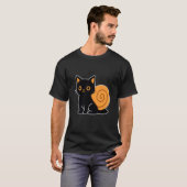 カタツムリの殻を持つ黒猫 Tシャツ (正面フル)