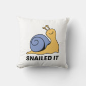 カタツムリ クッション (正面)