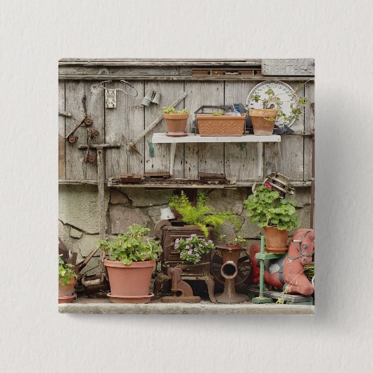 カタリーナ島の木垣に飾りをつけ 缶バッジ (正面)