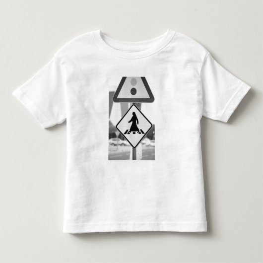 カタール, アド・ダウハ, ドーハ. アラビアの歩行者 トドラーTシャツ (正面)
