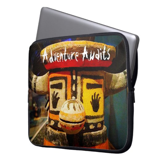 カチーナドール顔フォトアドベンチャー可愛はっきりしたい ラップトップスリーブ (正面左)