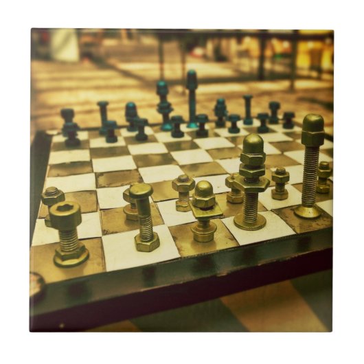 カッコいいナットとボルト付きチェス盤 タイル (正面)