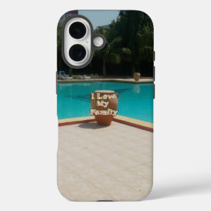 カッコいいハクナマタプールサイド私は私の家族を愛する.jpg iPhone 16ケース