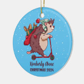 カッコいいハリホッグのクリスマススノーウィー冬の休日 セラミックオーナメント (左)