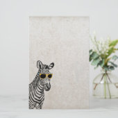 カッコいい可愛いおもしろいトレンディー眼鏡のゼブラスケッチ 便箋 (スタンド正面)