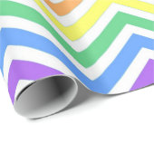 カッコいい明るい虹のシェブロン幸せな休日プレゼント ラッピングペーパー (ロールコーナー)