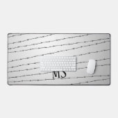 カッコいい灰色の白い黒の有刺線パターンのモノグラム デスクマット (キーボード&マウス)