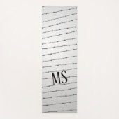 カッコいい灰色の白い黒の有刺線パターンのモノグラム ヨガマット (正面)