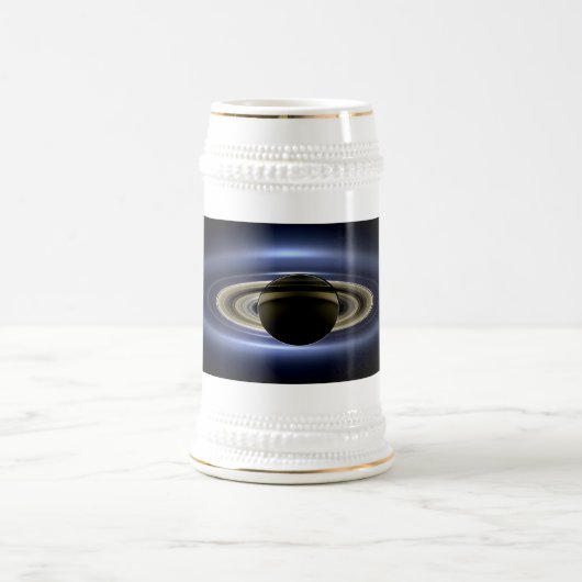 カッシーニオービターから見た太陽を遮る土星   ビールジョッキ (中央)
