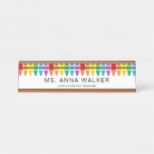 カットレインカラフルボークレヨンズ幼稚園先生 デスクネームプレート (正面)