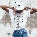 カッパ茅野コおもしろいーヒー愛好家 Tシャツ<br><div class="desc">誰がコーヒー大好き?!このおもしろいTシャツは、特にコーヒー好き、バリスタ、レストランサーバーなどに向けて設計されている。KAPPA KAPPA CHINO文字の男子学生の社交クラブ名にスピンを加え、文字の下に蒸し暑いカプチーノを入れる。このデザインでは色やシャツの種類が多い。好きなスタイルを選びなさい。このデザインに表示されているシャツのスタイル走は少し小さい。サイズを1つ上げてフィット最高のを注文。</div>