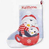 カップに入ったかわいいペンギン ラージクリスマスストッキング (裏面)