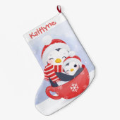 カップに入ったかわいいペンギン ラージクリスマスストッキング (裏面 (吊り時))