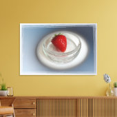 カップに入ったイチゴ キャンバスプリント (インサイチュ (リビング))