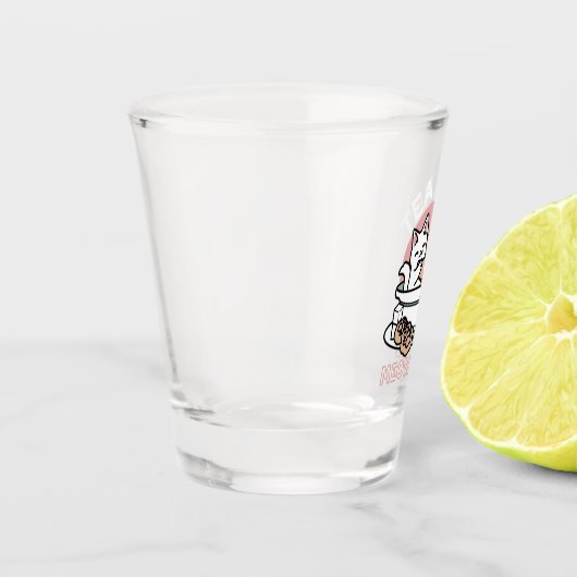 カップに猫ちゃんを丸める – 愛らしいティータイム ショットグラス (左)