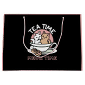 カップに猫ちゃんを丸める – 愛らしいティータイム ラージペーパーバッグ (正面)