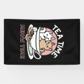 カップに猫ちゃんを丸める – 愛らしいティータイム 横断幕 (横)