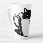 カップに赤い鼻を隠した黒い子猫 カフェラテマグ (左アングル)