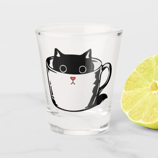 カップに赤い鼻を隠した黒い子猫 ショットグラス (正面)