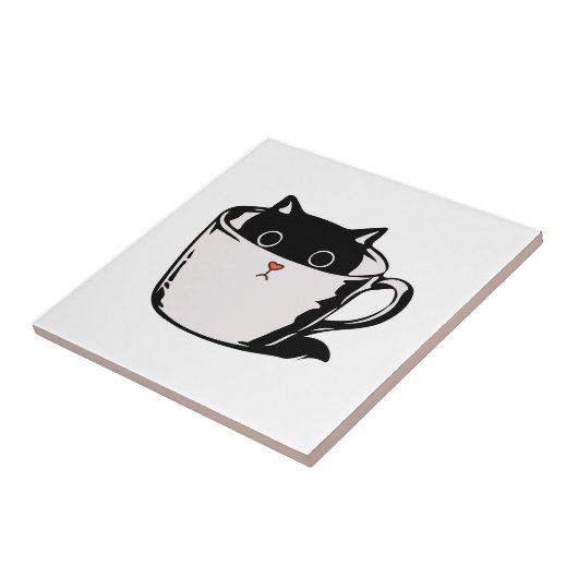 カップに赤い鼻を隠した黒い子猫 タイル (側面)