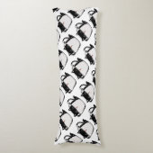 カップに赤い鼻を隠した黒い子猫 ボディピロー (正面縦)