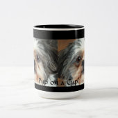 カップにPUPラサAPSOのおもちゃ犬のギフトマグ ツートーンマグカップ (中央)