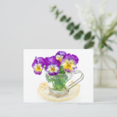 カップの中で孤立した美しいパンジーの花 ポストカード (スタンド正面)